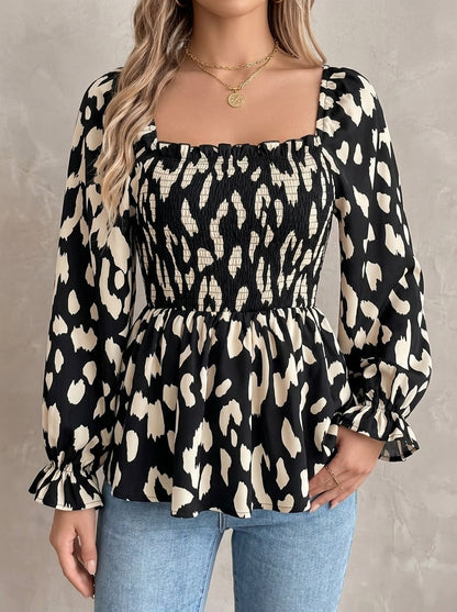 Violette · Blouse à col carré et volants, imprimé animalier