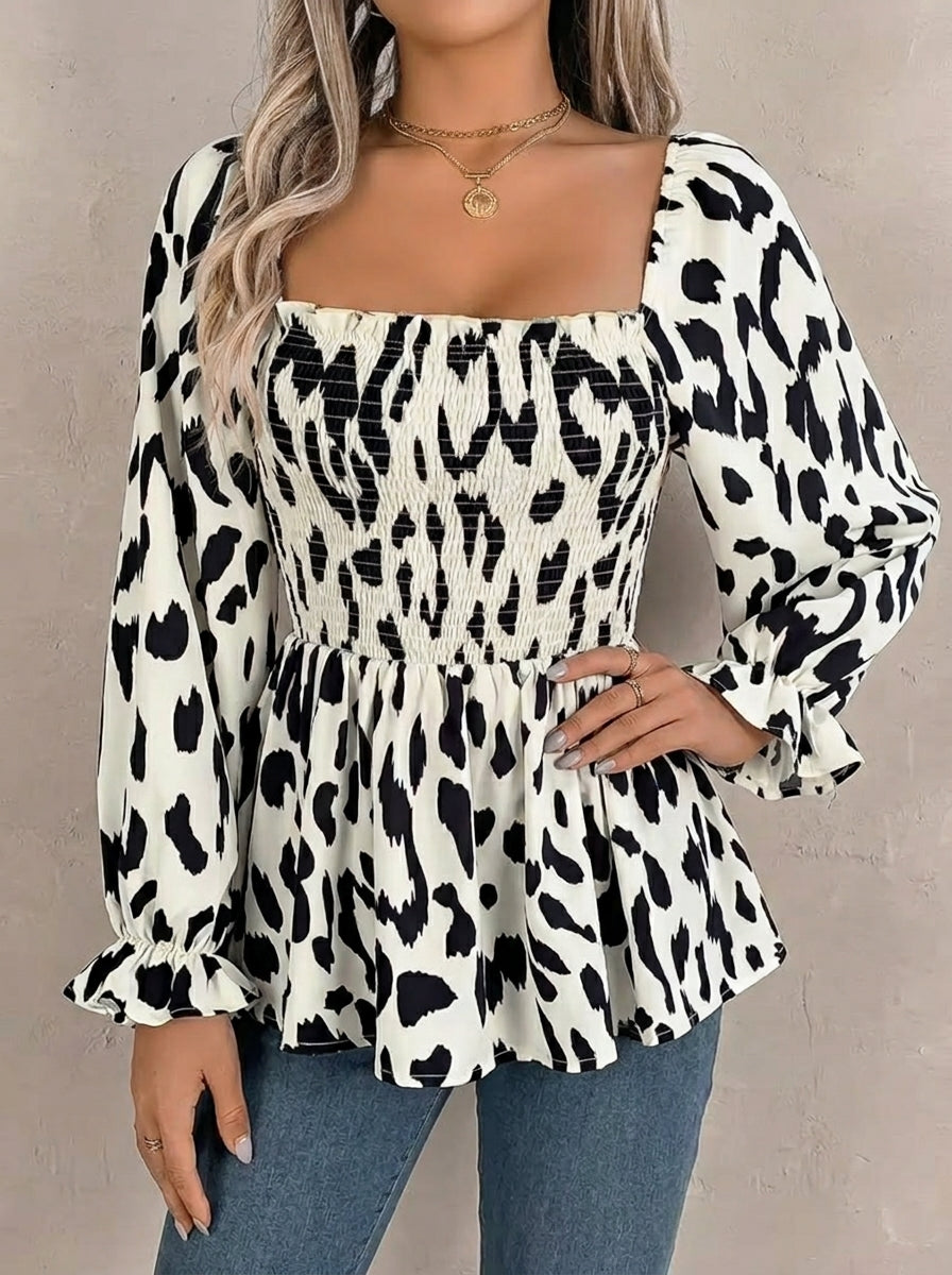 Violette · Blouse à col carré et volants, imprimé animalier
