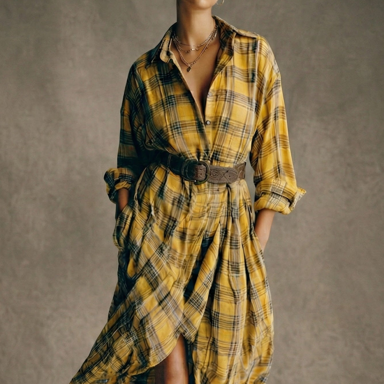 Avril | Robe chemise à carreaux avec ceinture