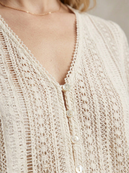 Isabelle · Blouse à col en V profond et texture ajourée