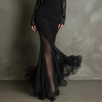 Selena · Robe longue avec décolleté en V et détails en dentelle