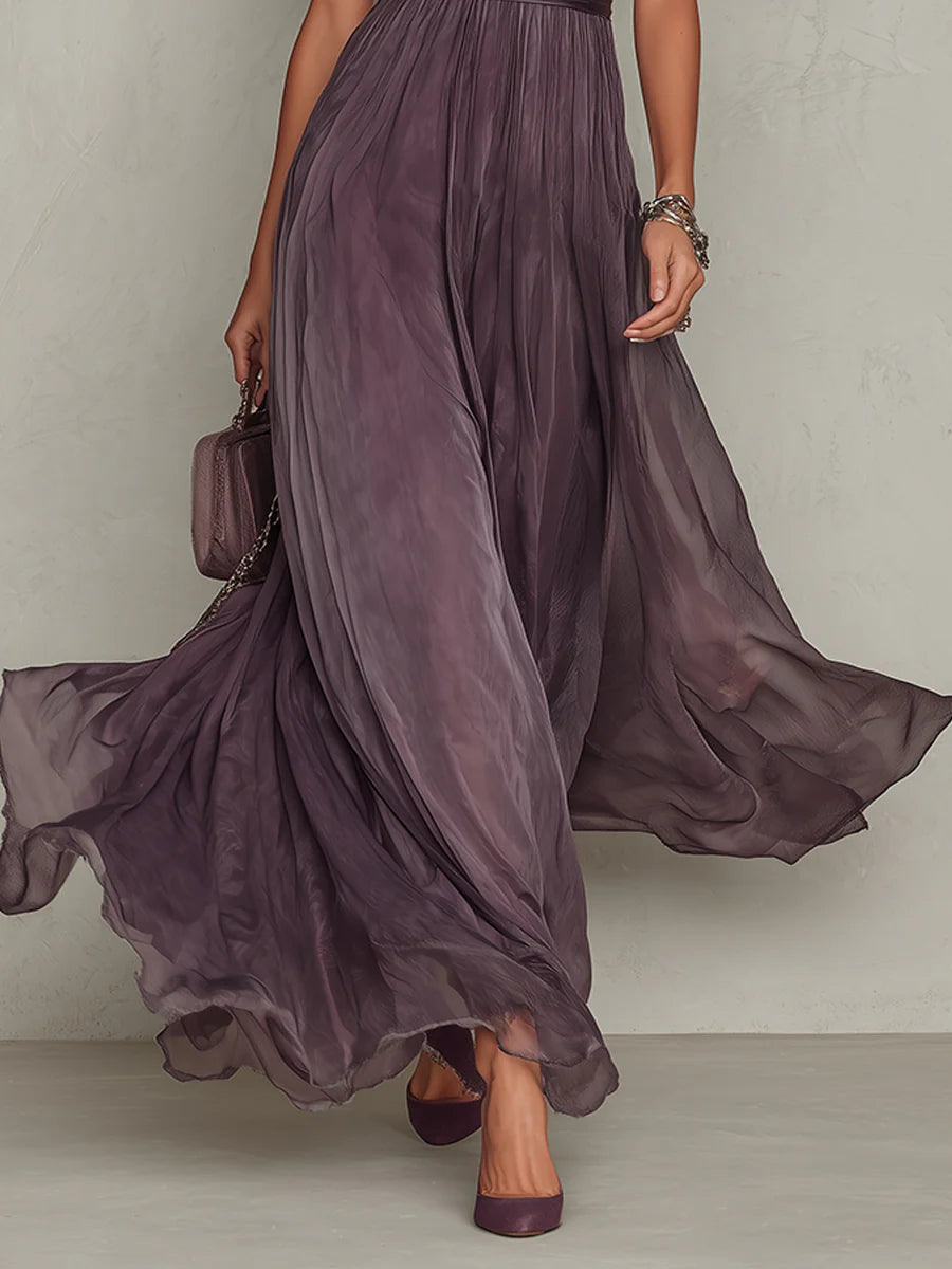 Flavia • Robe longue violette avec décolleté en forme de clé, bord en dentelle de mousseline