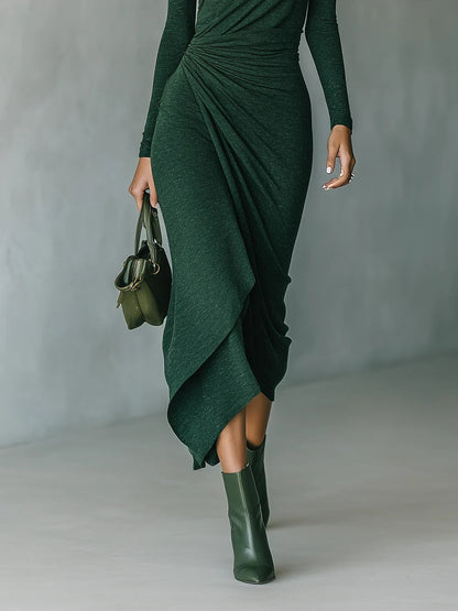 Lenora ∙ Robe midi enveloppante asymétrique avec plis et col montant vert foncé