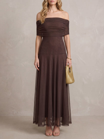 Madeleine · Robe maxi épaules dénudées, voile vaporeux et silhouette sculptée