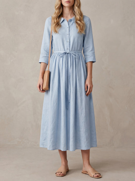 Marguerite · Robe midi bleue col claudine et lacet à la taille