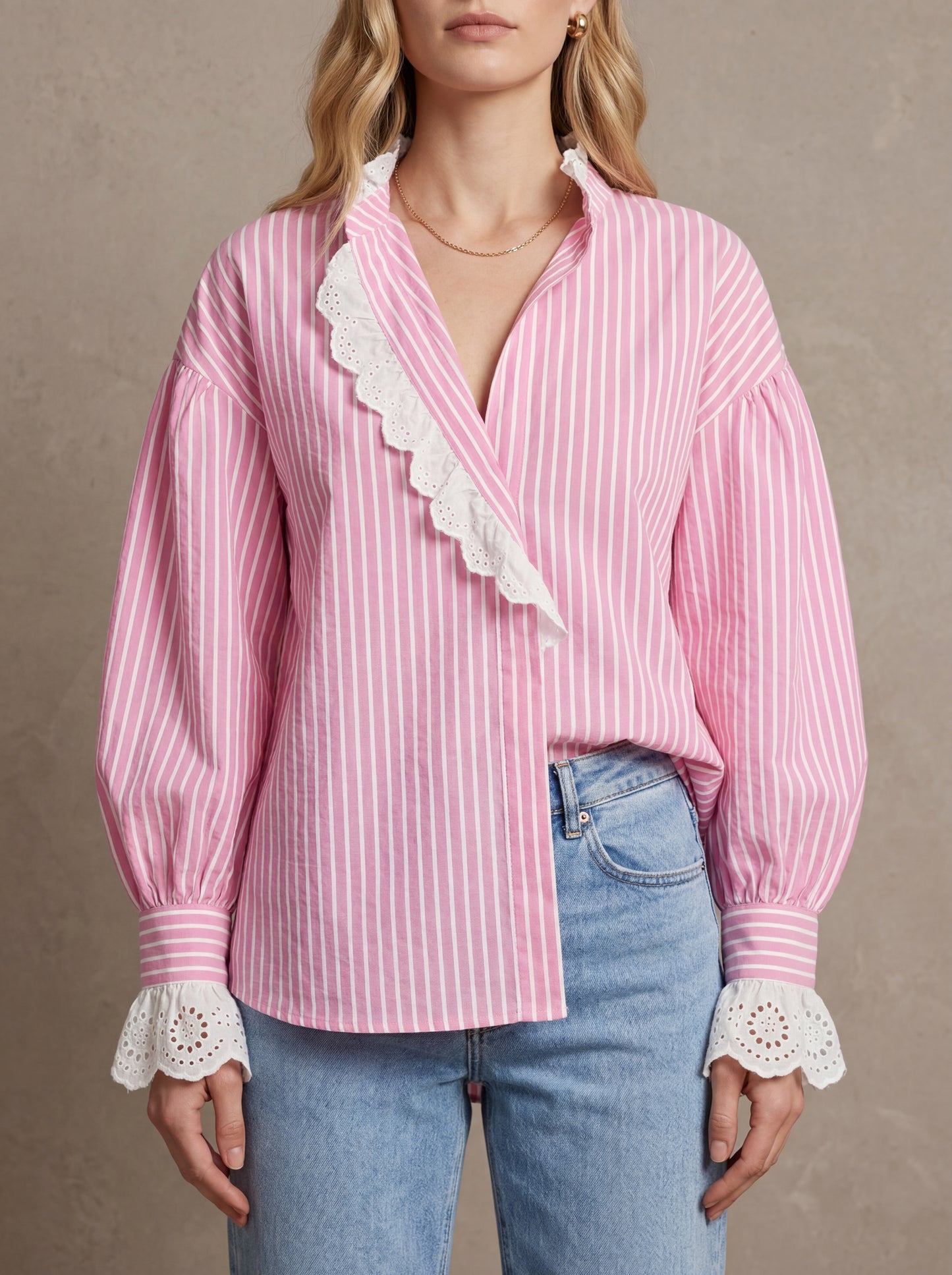 Madeleine · Blouse rayée à manchettes en dentelle