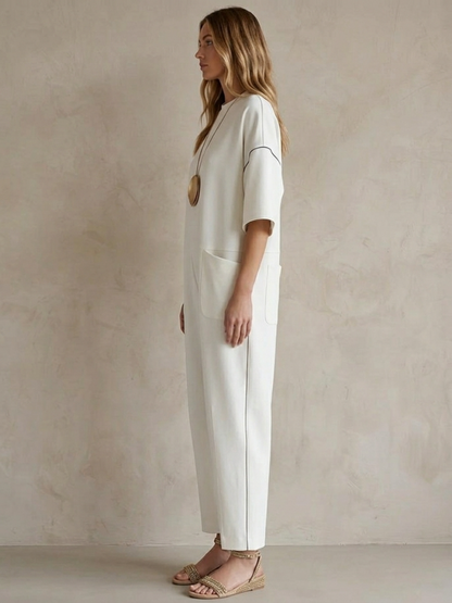 Monique · Salopette minimaliste col rond, pantalon droit et poches