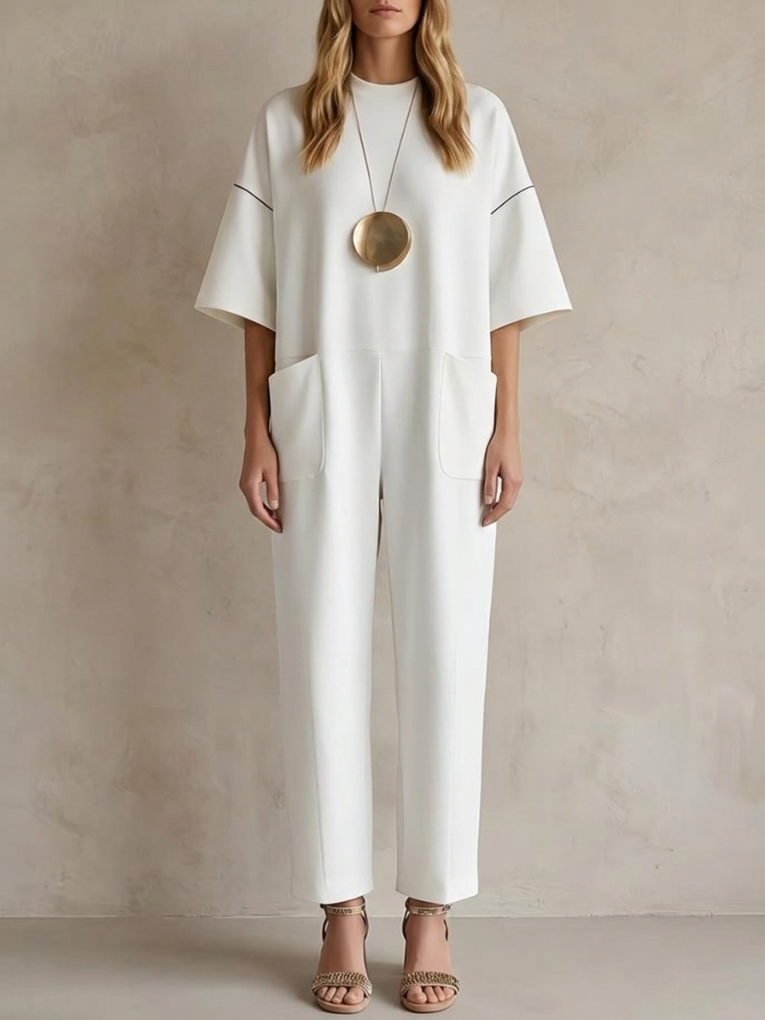 Monique · Salopette minimaliste col rond, pantalon droit et poches
