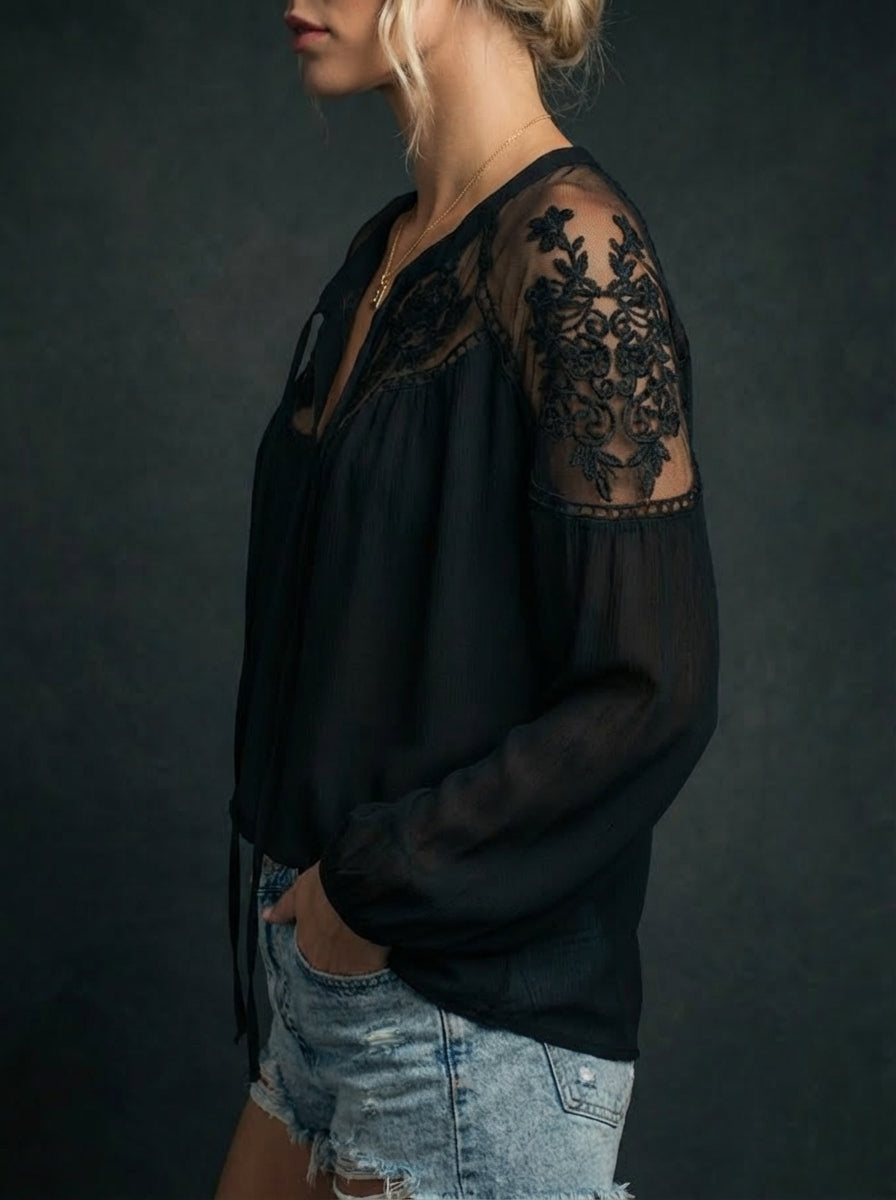 Béatrice · Chemisier ajouré à broderie délicate