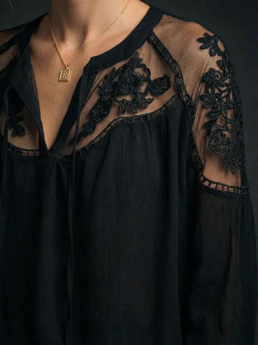 Béatrice · Chemisier ajouré à broderie délicate
