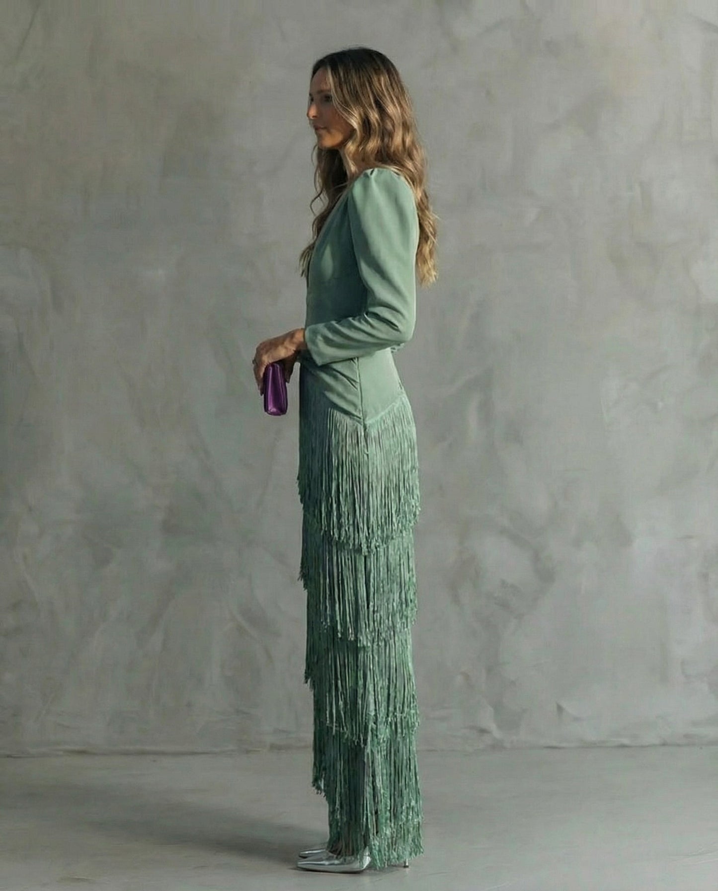 Claire · Robe élégante avec des manches à franges