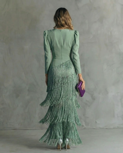 Clara · Robe élégante avec manches à franges