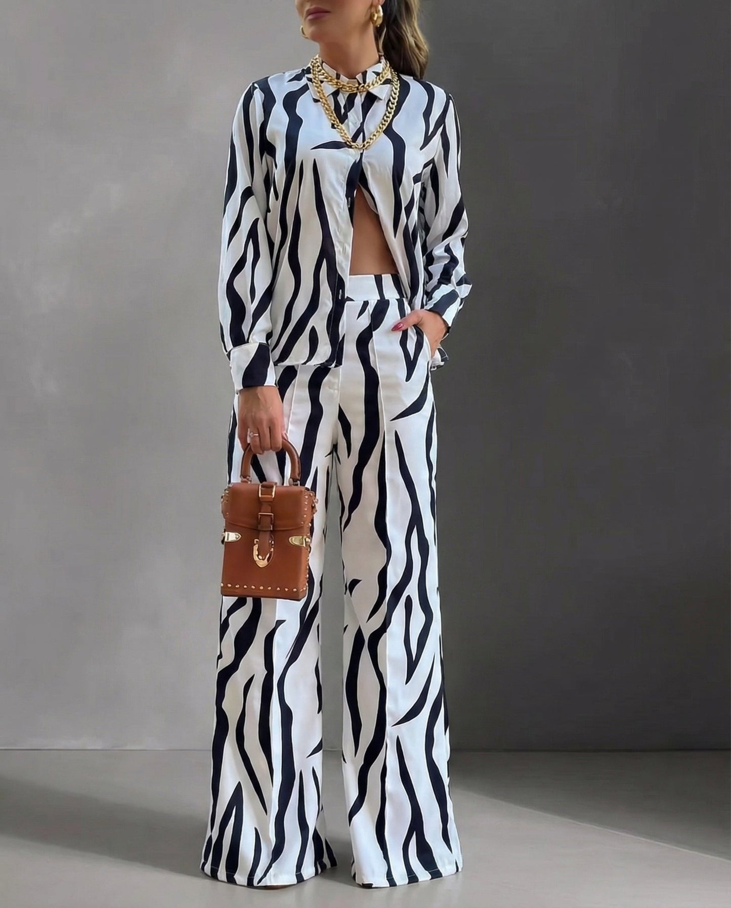 Beatriz · Ensemble décontracté avec chemise à fleurs et pantalon