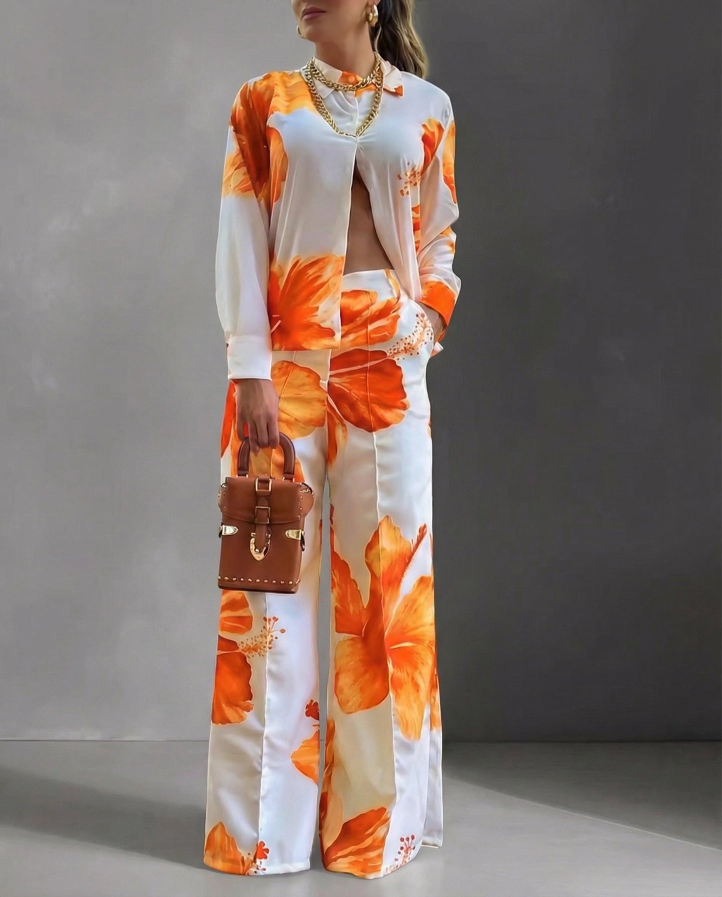 Beatriz · Ensemble décontracté avec chemise à fleurs et pantalon