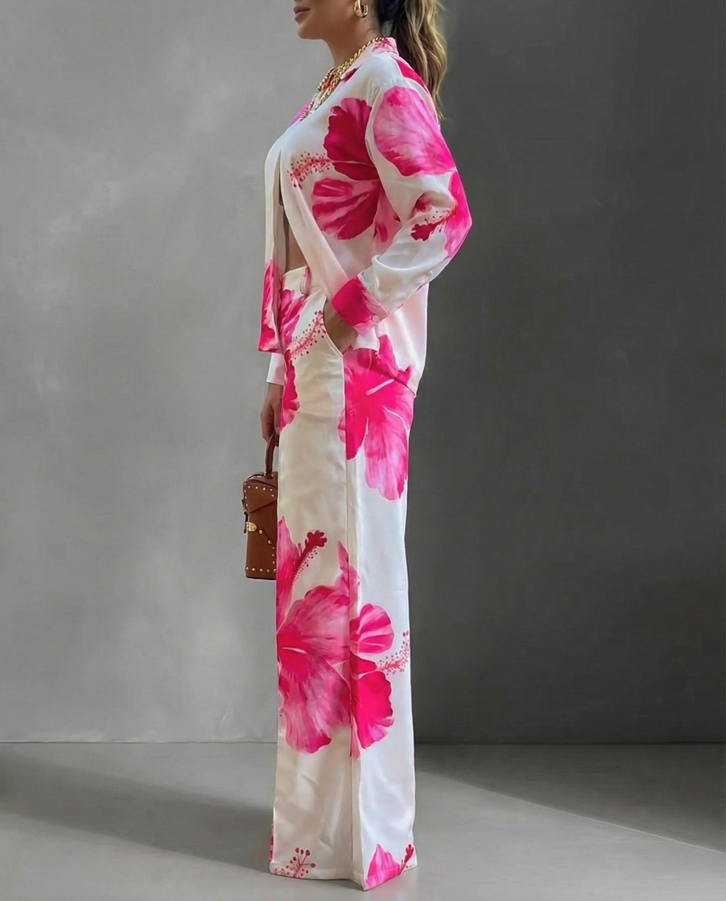 Beatriz · Ensemble décontracté avec chemise à fleurs et pantalon