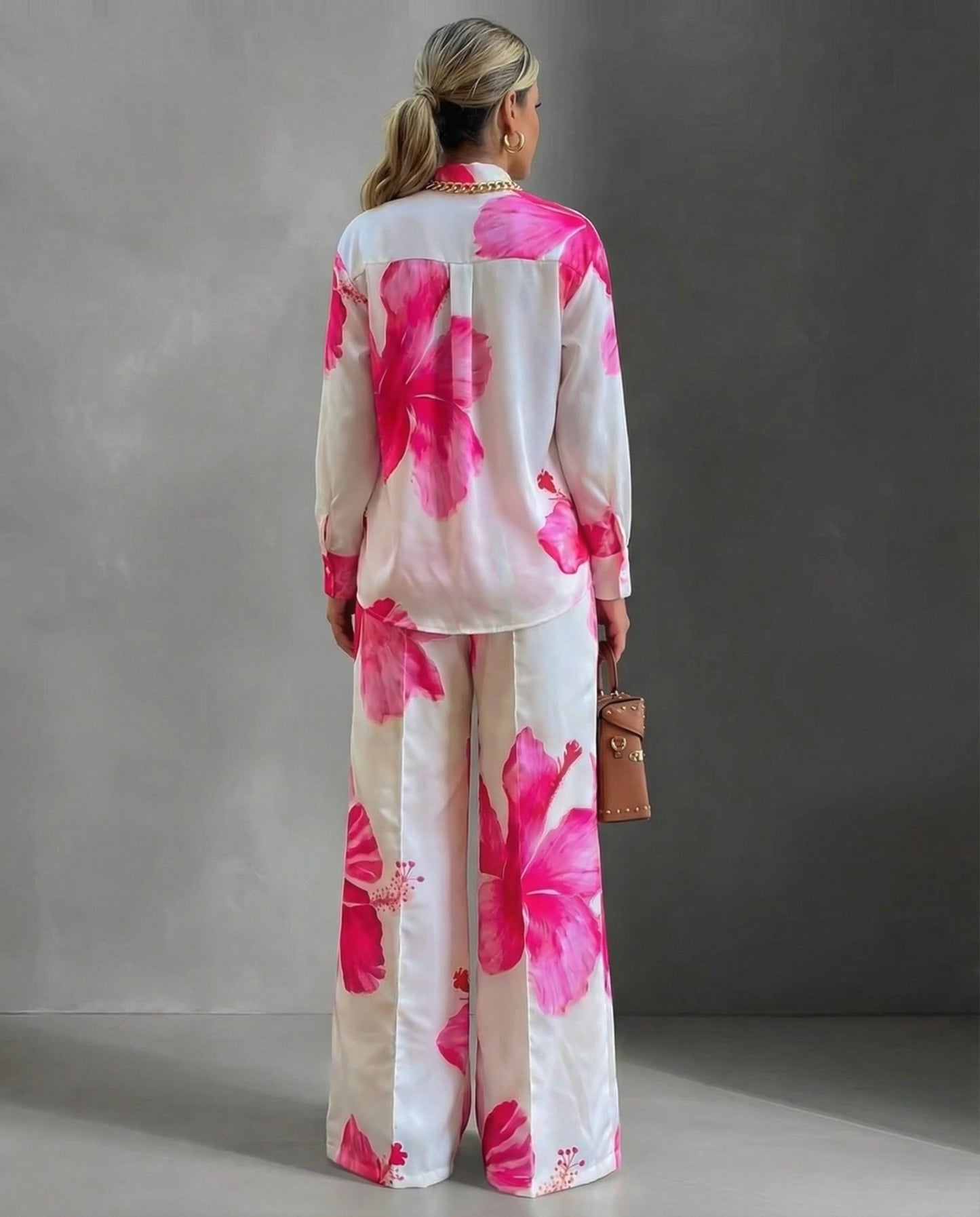 Beatriz · Ensemble décontracté avec chemise à fleurs et pantalon