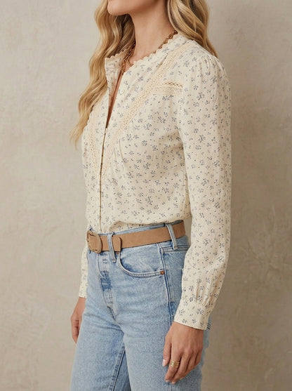 Yvonne · Blouse fleurie à panneaux de dentelle