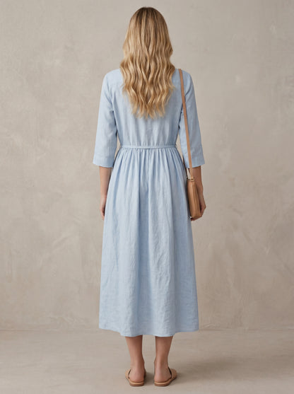 Marguerite · Robe midi bleue col claudine et lacet à la taille