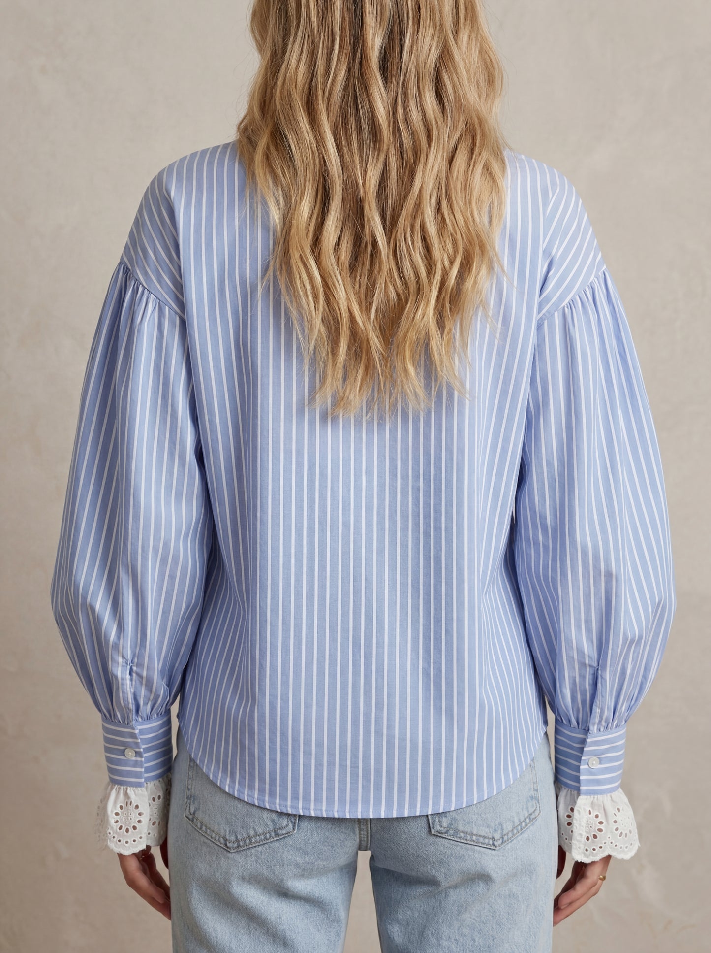 Madeleine · Blouse rayée à manchettes en dentelle