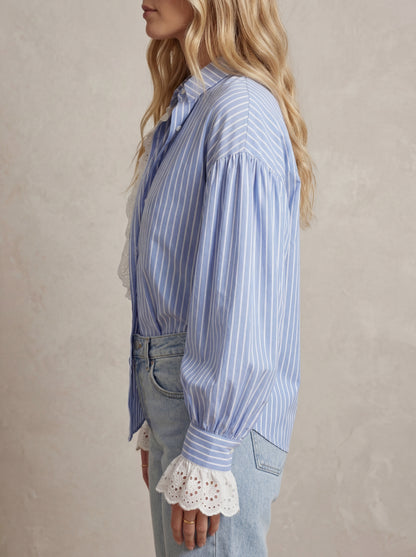 Madeleine · Blouse rayée à manchettes en dentelle