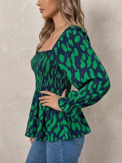 Violette · Blouse à col carré et volants, imprimé animalier