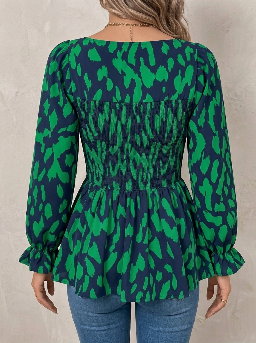 Violette · Blouse à col carré et volants, imprimé animalier